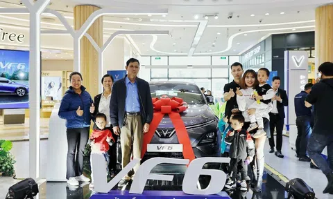 Khách đầu tiên nhận VinFast VF 6: Xe linh hoạt trong phố, mạnh mẽ ngoài đường trường