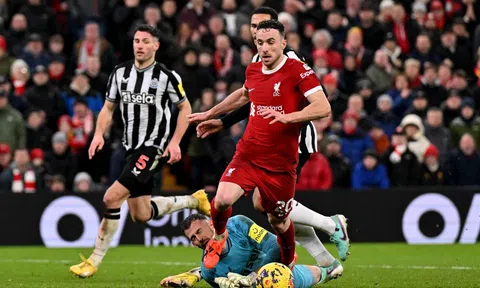 Liverpool hạ Newcastle ở trận cầu 6 bàn thắng để xây chắc ngôi đầu Ngoại hạng Anh