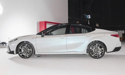 Chi tiết Toyota Camry 2024 mới đẹp ngất ngây vừa ra mắt: Giá từ 567 triệu đồng, trang bị đỉnh cao