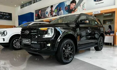 Toyota Fortuner giảm giá 120 triệu đồng, Ford Everest ‘đáp trả’ bằng ưu đãi ‘sập sàn’