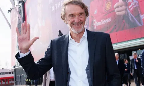 Vừa tiếp quản MU, Sir Jim Ratcliffe đã có động thái làm nức lòng CĐV