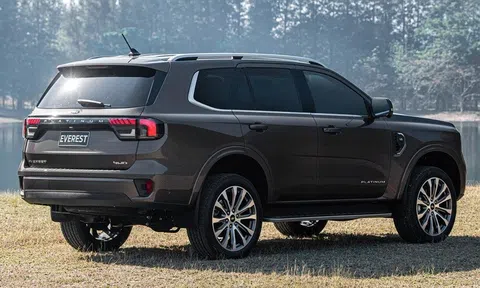 Ford Everest rục rịch ra mắt phiên bản mới thiết kế đẹp hơn Santa Fe, động cơ ‘nuốt chửng’ Fortuner