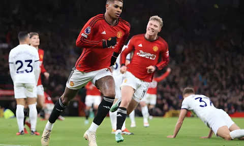 Rượt đuổi với Tottenham, MU thăng bậc tại Ngoại hạng Anh