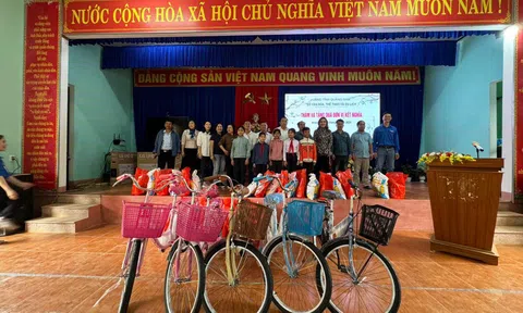 Chủ tịch Đặng Gia Bena - Hành trình trao tặng quà Tết cho bà con tại xã Arooi (Quảng Nam)