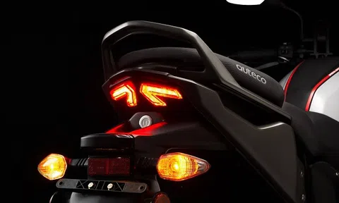 Ra mắt ‘tân binh’ xe côn tay giá siêu rẻ 27,8 triệu đồng, thiết kế lấn át Honda Winner X và Exciter