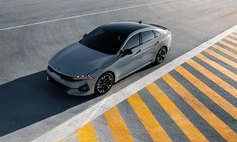 Giá lăn bánh Kia K5 cuối tháng 1/2024 hấp dẫn hơn hẳn so với Toyota Camry, hứa hẹn bùng nổ doanh số