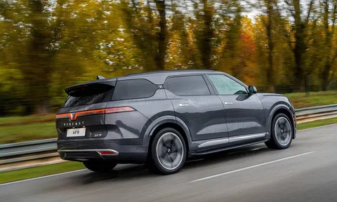 Người dùng xe điện VinFast đúc kết: ‘Đi xe điện chỉ có lãi, không có lỗ’