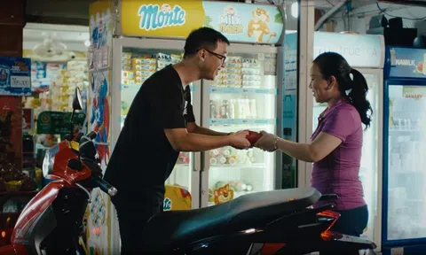 ‘Sạc đầy yêu thương’ mùa Tết với Re:Charge - dịch vụ phát điện miễn phí cho hộ kinh doanh nhỏ từ cộng đồng Dat Bikers