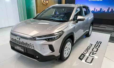 Cận cảnh Toyota Corolla Cross 2024 giá 657 triệu đồng vừa ra mắt: Tổng thể đẹp, mâm xe gây tranh cãi