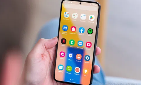 Galaxy S23 Plus 256GB giảm kỷ lục gần chục triệu đồng, màn to giá rẻ, camera mắt thần bóng đêm ‘chặt đẹp’ iPhone 13