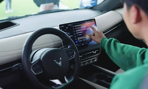 Người dùng VinFast rủ nhau test “mức độ lợi hại” của xe điện