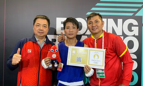 Võ Thị Kim Ánh nhận thưởng nóng sau thành tích giành vé tham dự Olympics Paris