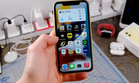 Chiến binh iPhone 11 đại hạ giá bất chấp, sale cực rẻ giữa tháng 3, chưa đến chục triệu vẫn top doanh số 2023