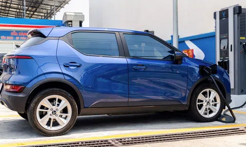 Cận cảnh trụ sạc siêu nhanh công nghệ mới 360 kW của VinFast