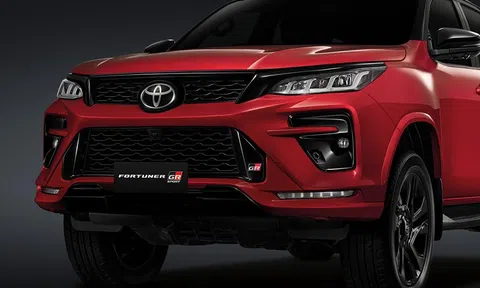 Toyota Fortuner ra mắt phiên bản mới thiết kế thể thao, giá đe nẹt Ford Everest và Hyundai Santa Fe