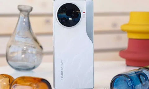 Mở hộp vua tầm trung Tecno Camon 30 Pro, thiết kế sang chảnh hơn iPhone 15 Pro Max, trang bị xịn đe nẹt Galaxy S24
