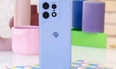 Motorola Edge 50 Pro ra mắt toàn cầu: Màn hình lớn ngang iPhone 15 Pro Max, trang bị xịn so kè Galaxy S24