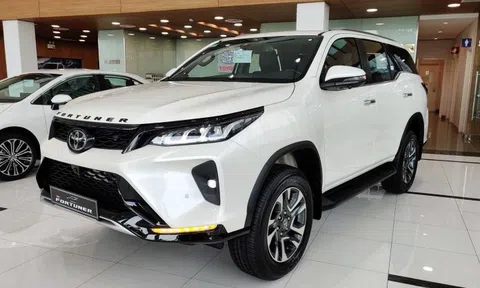 Ra mắt Toyota Fortuner hybrid giá ‘mềm’, đẹp lu mờ Ford Everest, trang bị át vía Hyundai Santa Fe