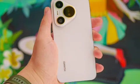 Tháo nắp lưng máy, khám phá khác biệt về linh kiện bên trong của Huawei Pura 70 Pro và Pura 70 Ultra