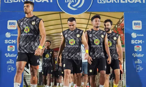 FIFA phạt nặng đội bóng Indonesia