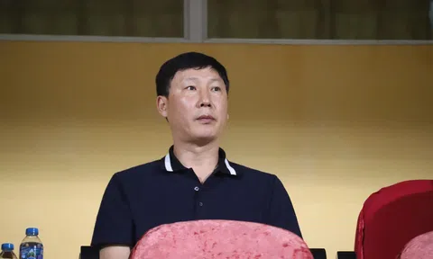 HLV Kim Sang Sik dành lời khen đặc biệt cho một CLB V-League