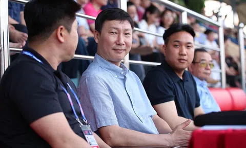 LĐBĐ Việt Nam lên tiếng về trợ lý HLV Kim Sang Sik