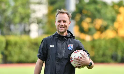 HLV Polking nhận lương tại CAHN xấp xỉ HLV Kim Sang Sik