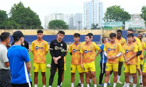 CLB V-League thay TGĐ, phó TGĐ, HLV trưởng chỉ trong 10 ngày