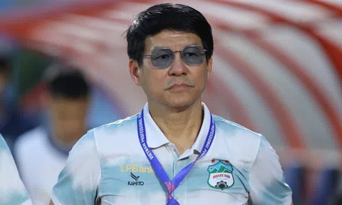 HLV Vũ Tiến Thành bất ngờ vì 'đám trẻ nhà bầu Đức'