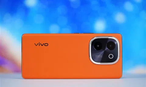 Chiến thần giá 5 triệu trang bị khủng hơn Galaxy S24 Ultra có màn cong 120Hz, pin 6.000mAh, sạc 80W