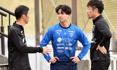 HLV Yokohama nói lý do Công Phượng chỉ đá 16 phút