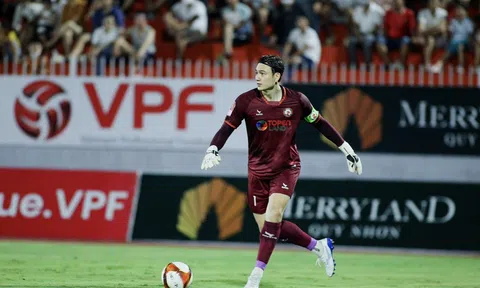 Văn Lâm bị gạch khỏi danh sách thi đấu vì 'phản ứng' với HLV trưởng