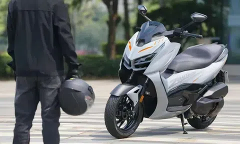 ‘Quái thú’ xe tay ga 400cc vừa ra mắt đã át vía Honda SH: Giá chỉ hơn 90 triệu đồng, có phanh ABS 2 kênh