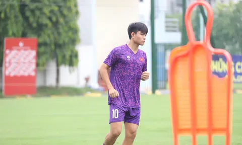 Công Phương lên tuyển đá giao hữu