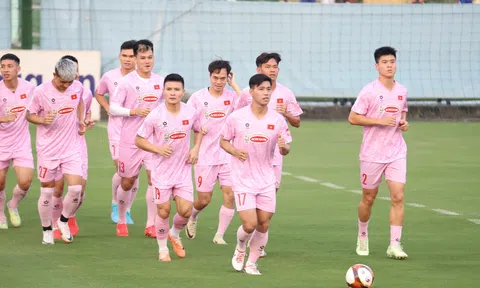 HLV Kim Sang Sik chọn một cái tên bất ngờ trong ban cán sự ĐT Việt Nam