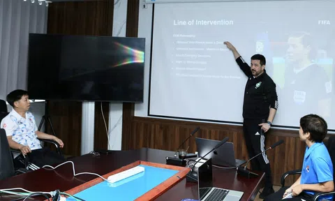 Quan chức FIFA đến Việt Nam