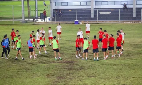 Indonesia bị đối thủ phàn nàn vì cho tập sân xấu