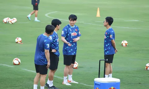 HLV Kim Sang Sik bổ sung 3 chuyên gia Hàn Quốc cho ĐT Việt Nam