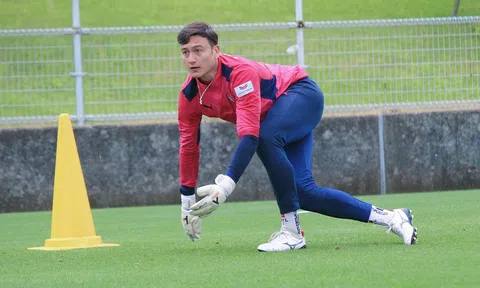 Văn Lâm kể lại câu chuyện 'nổi da gà' ở Nhật Bản