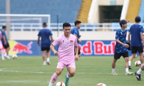 ĐT Việt Nam 'đạp cỏ' Mỹ Đình, HLV Kim Sang Sik sẵn sàng cho màn ra mắt