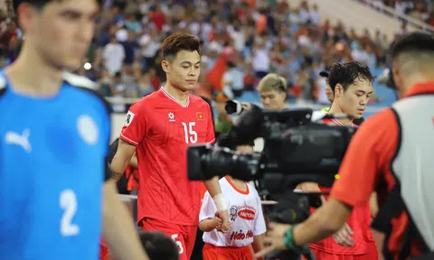 Trung vệ ĐT Việt Nam thừa nhận mắc sai lầm, cảm ơn HLV Kim Sang Sik