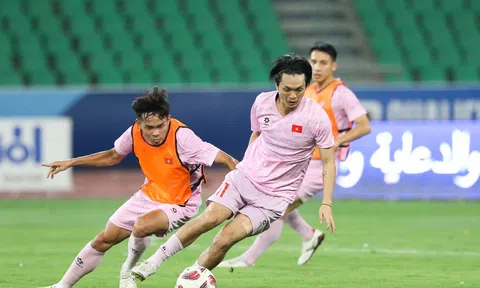 ĐT Việt Nam 'đạp cỏ' Basra, sẵn sàng quyết đấu Iraq