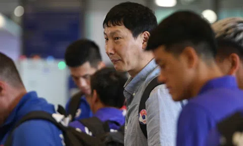 Cầu thủ ĐT Việt Nam tạm biệt HLV Kim Sang Sik