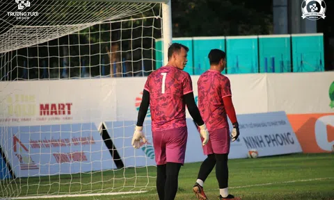 Cựu thủ môn ĐT Việt Nam thừa nhận đội của mình không đủ trình đá V-League