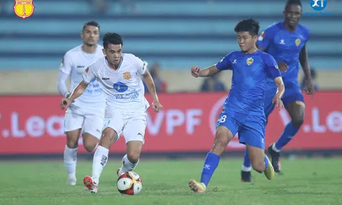 Quảng Nam vs Nam Định: Thong dong mà đá