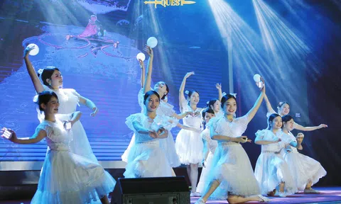 Giây phút thăng hoa cùng tân binh trường Báo tại đêm nhạc hội Premiere 2025