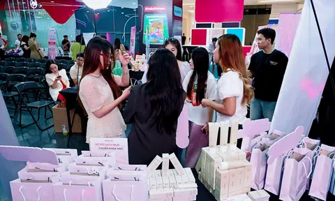 Booth Retolab “on air” tại TikTok Creator House 2025, thu hút đông đảo giới trẻ trải nghiệm chăm sóc da khoa học