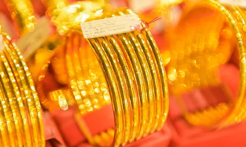 Giá vàng vọt tăng lên đỉnh cao mọi thời đại, liệu có lao dốc?