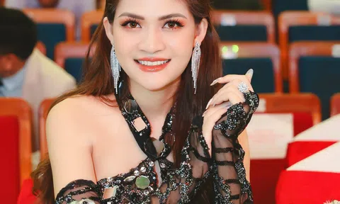 Hoa hậu Mạc Minh nói gì khi sắp trao vương miện cho người kế nhiệm?