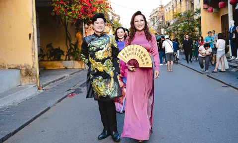 Chủ tịch Đặng Gia Bena duyên dáng trong tà áo dài cùng thí sinh Hoa hậu Doanh nhân Việt Nam 2023